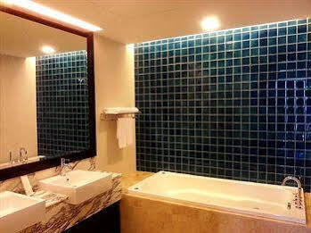 Resort Borneo & 4*